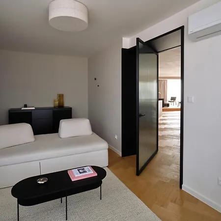 Luxury Penthouse - Castle View, Terrace, Center דירה *