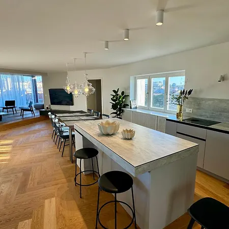 Luxury Penthouse - Castle View, Terrace, Center * Πράγα